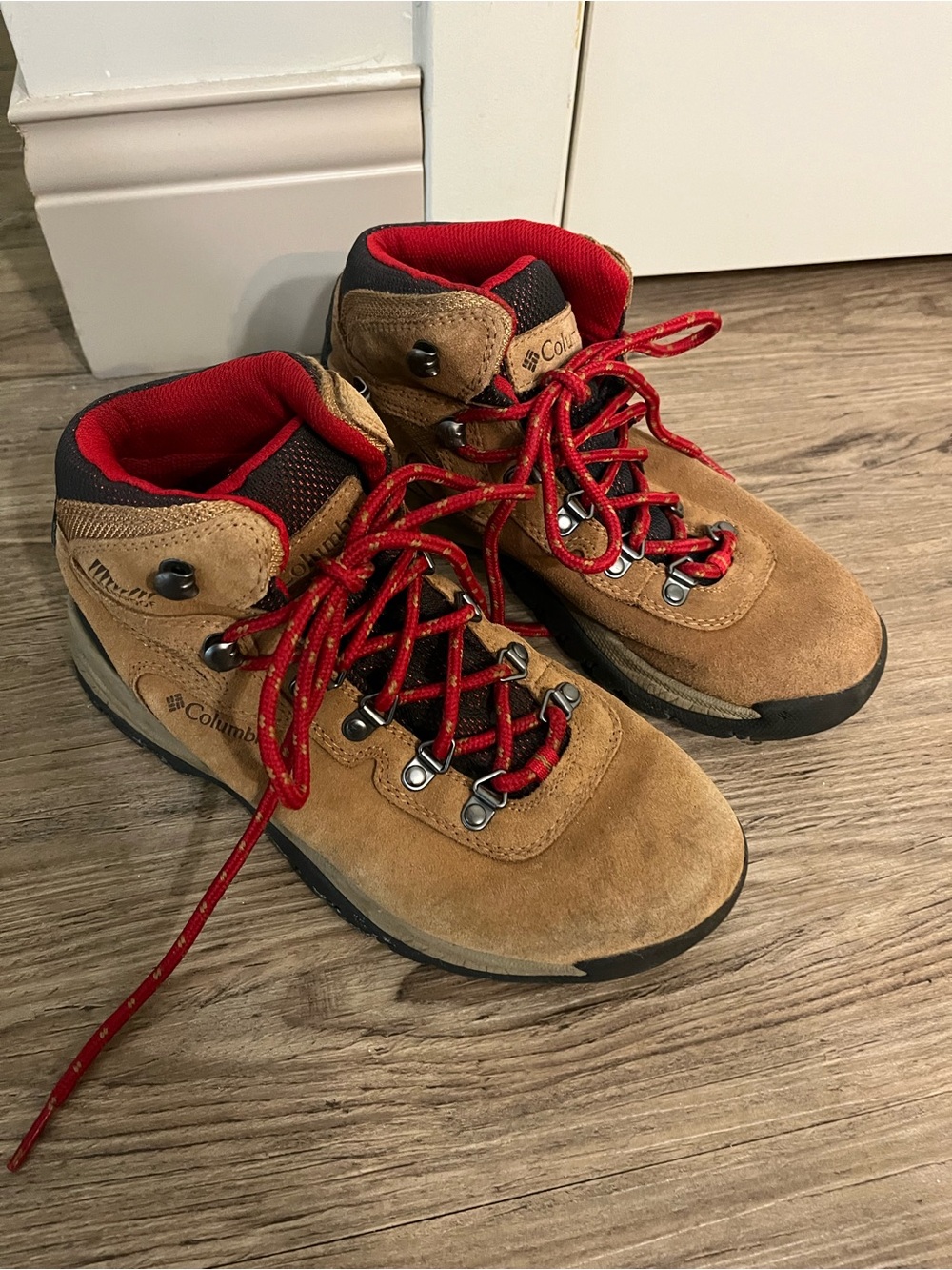 Columbia Women’s Brown Suede Hiking Boots with Red Laces